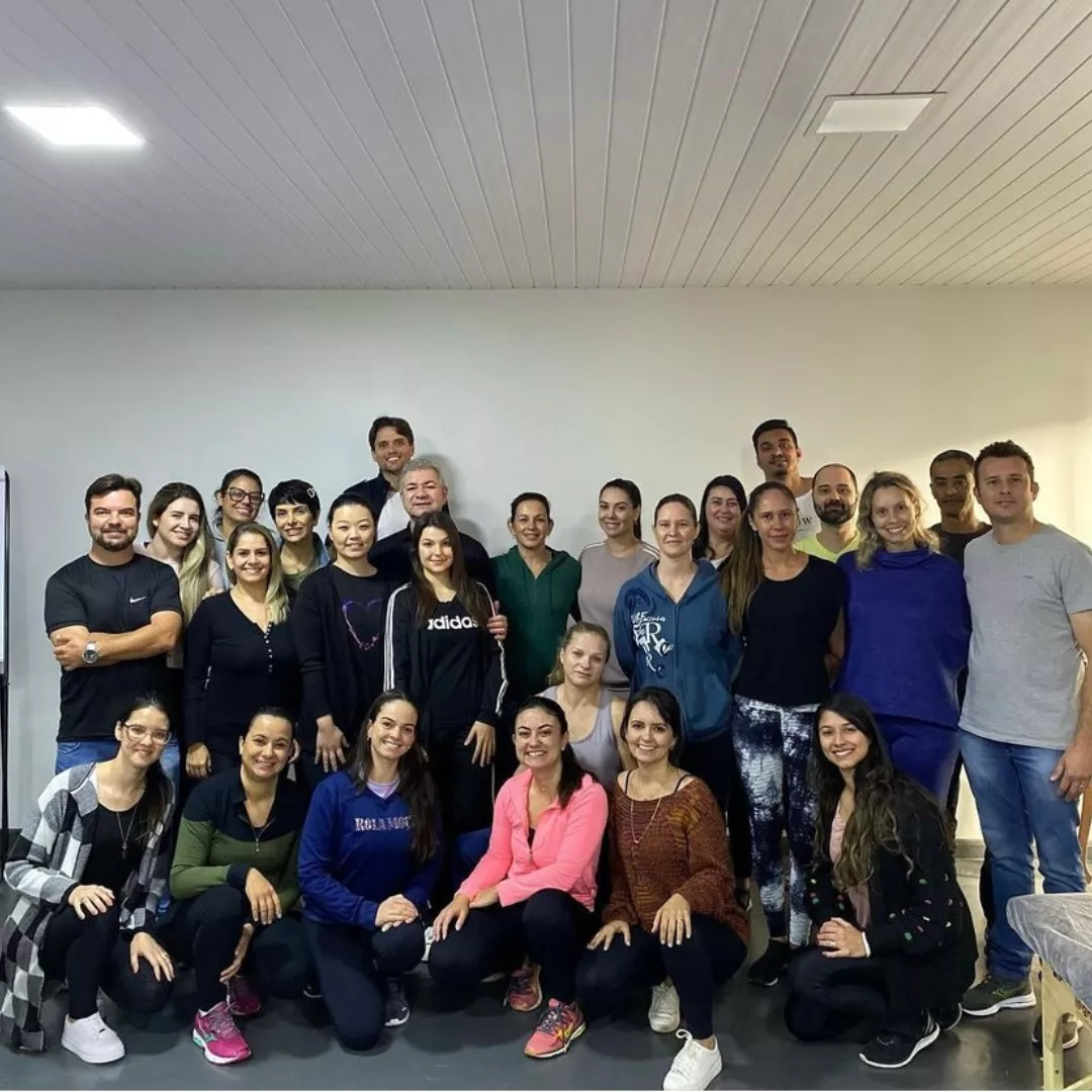 Post-instagram-para-fisioterapeuta-pelvica-moderno-minimalista-rosa-e-roxo-15.webp