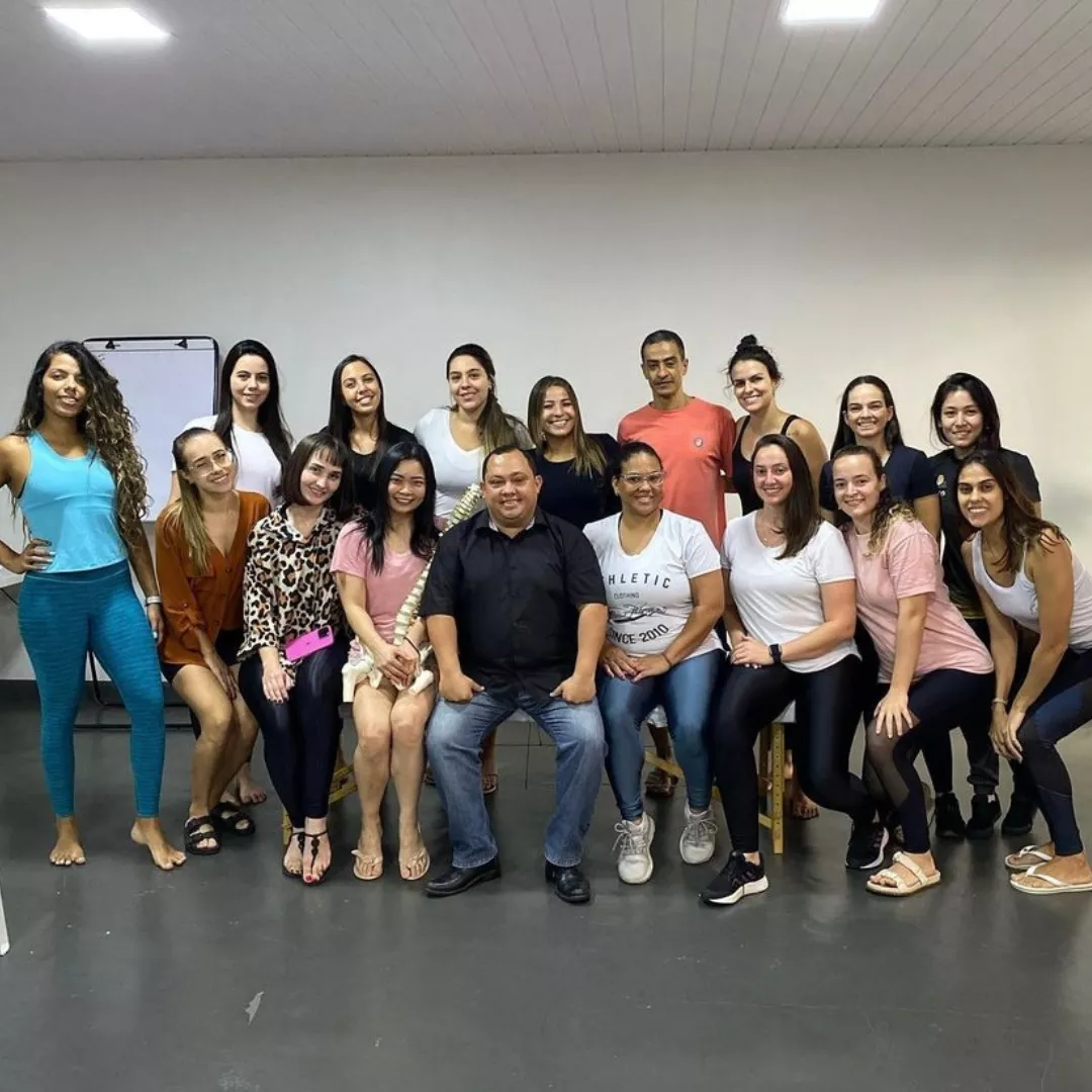 Post-instagram-para-fisioterapeuta-pelvica-moderno-minimalista-rosa-e-roxo-16.webp