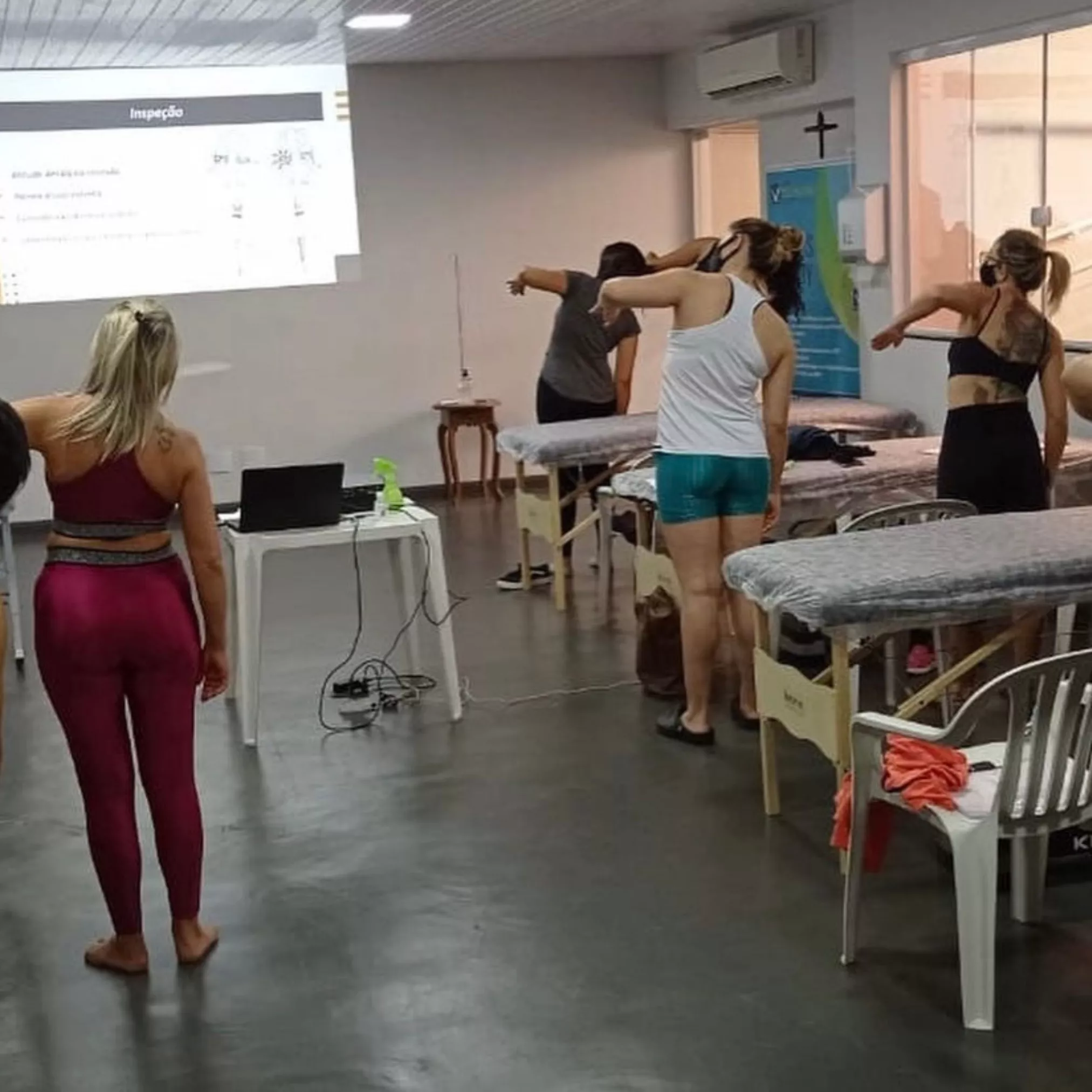 Post-instagram-para-fisioterapeuta-pelvica-moderno-minimalista-rosa-e-roxo-2.webp